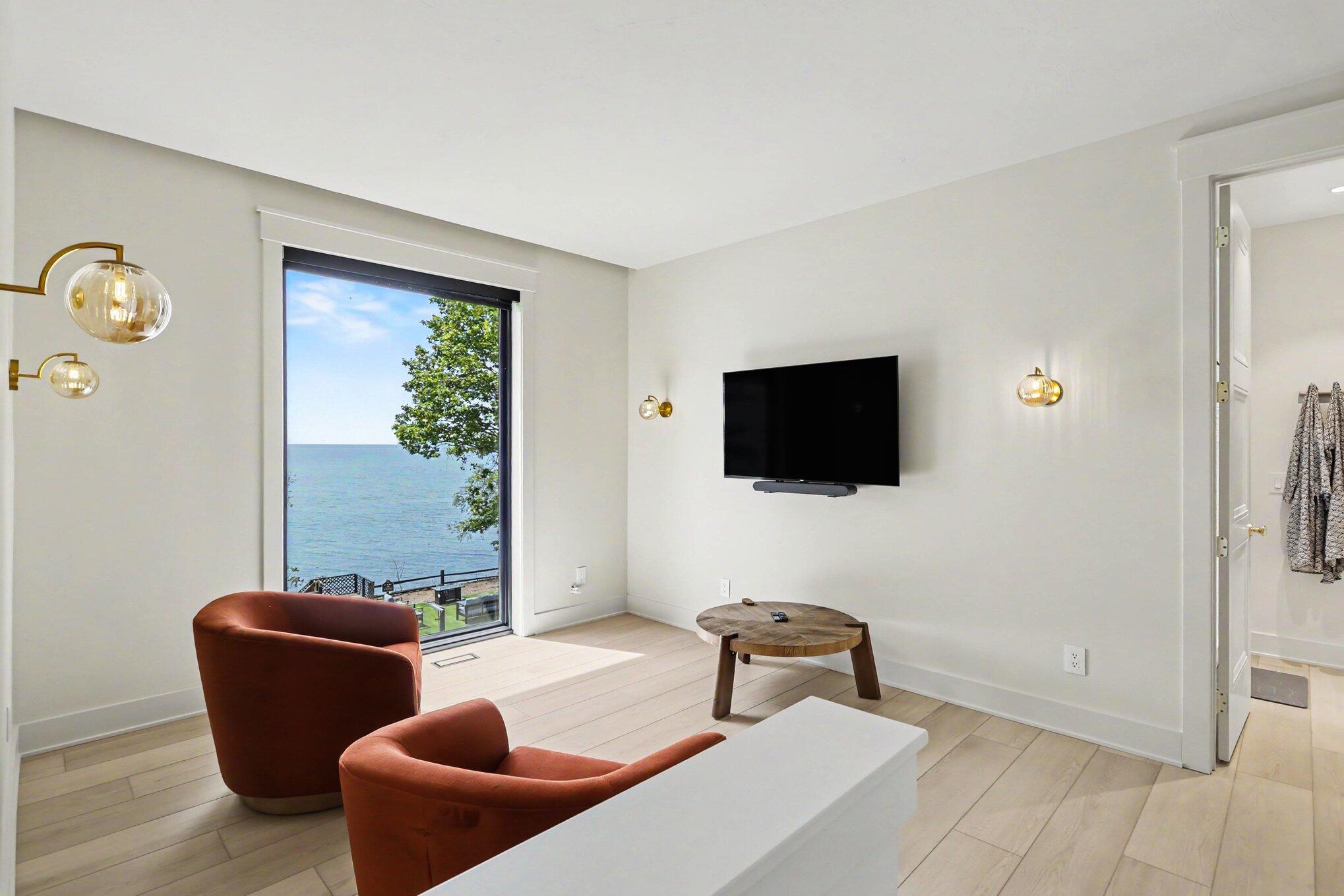 2578 Lakeshore Drive