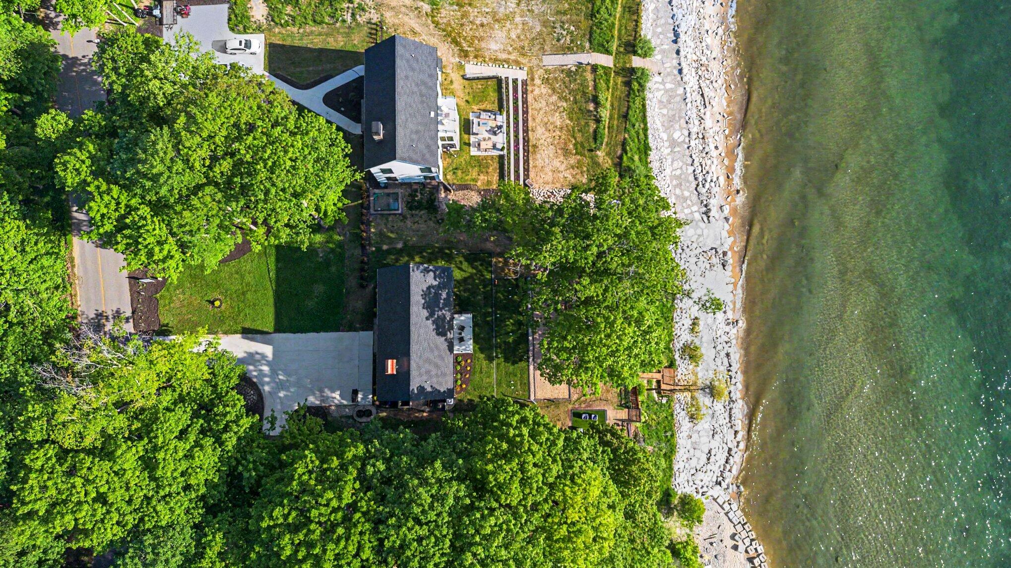 2578 Lakeshore Drive
