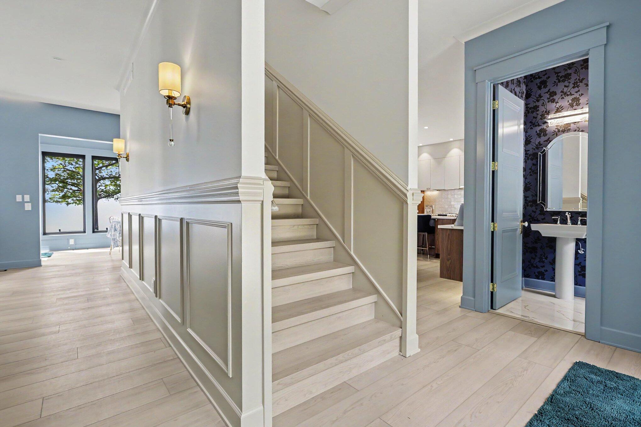 2578 Lakeshore Drive