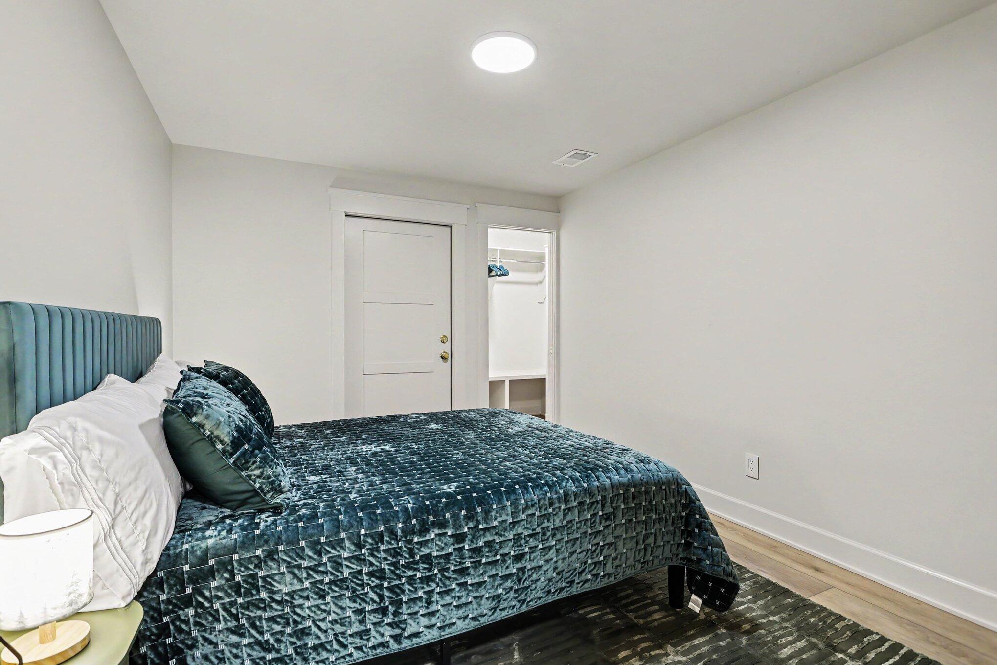 2578 Lakeshore Drive