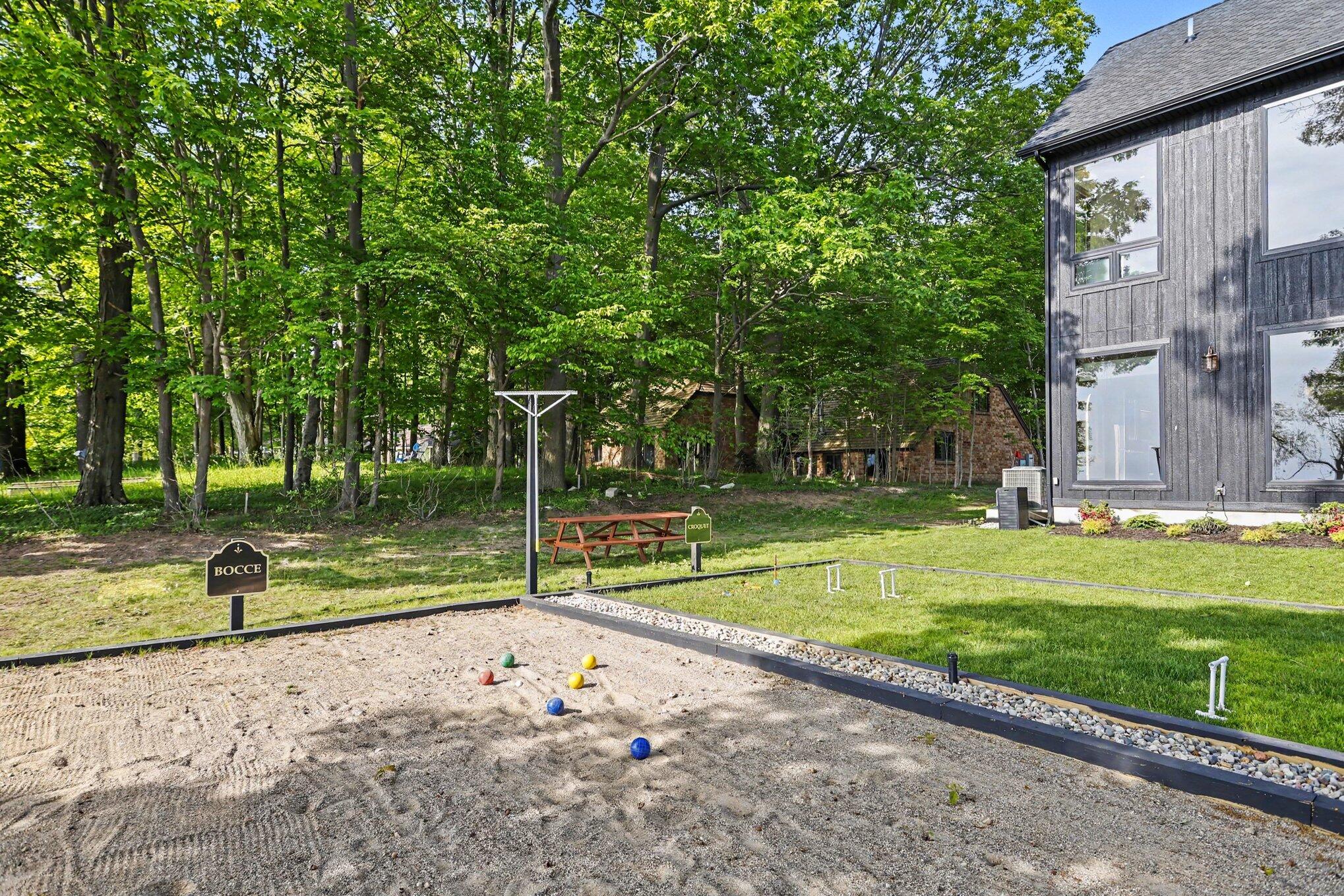 2578 Lakeshore Drive