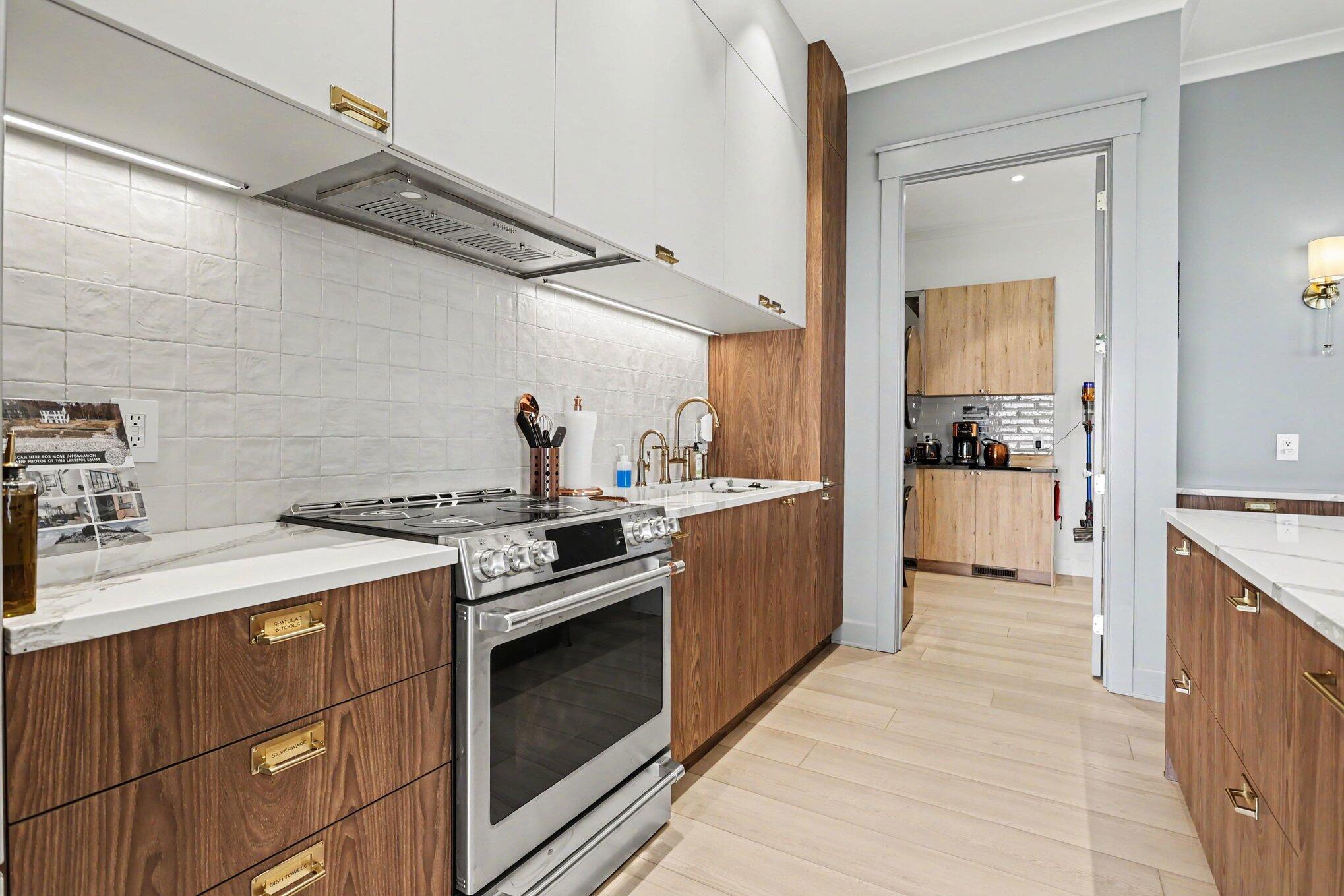 2578 Lakeshore Drive