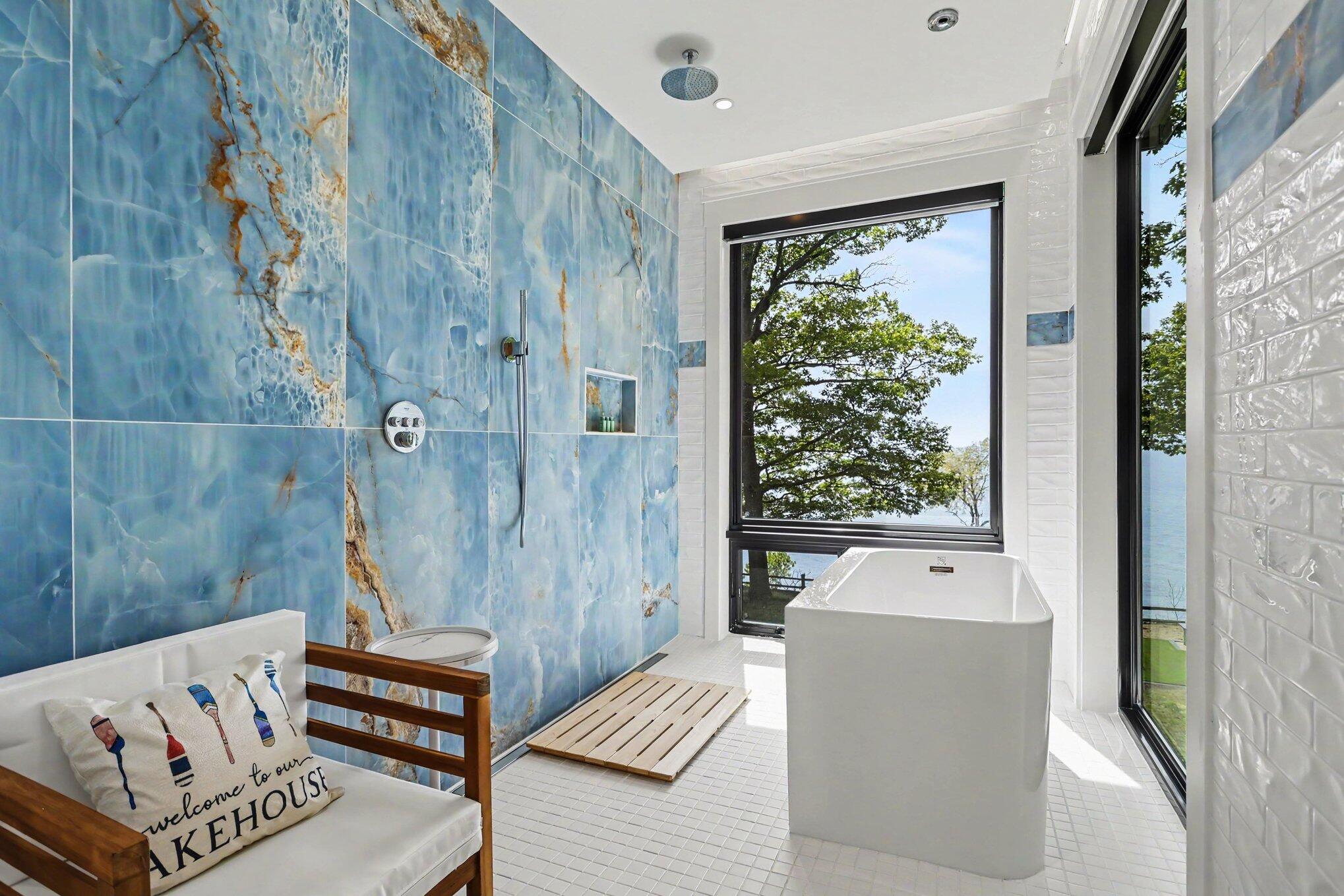 2578 Lakeshore Drive