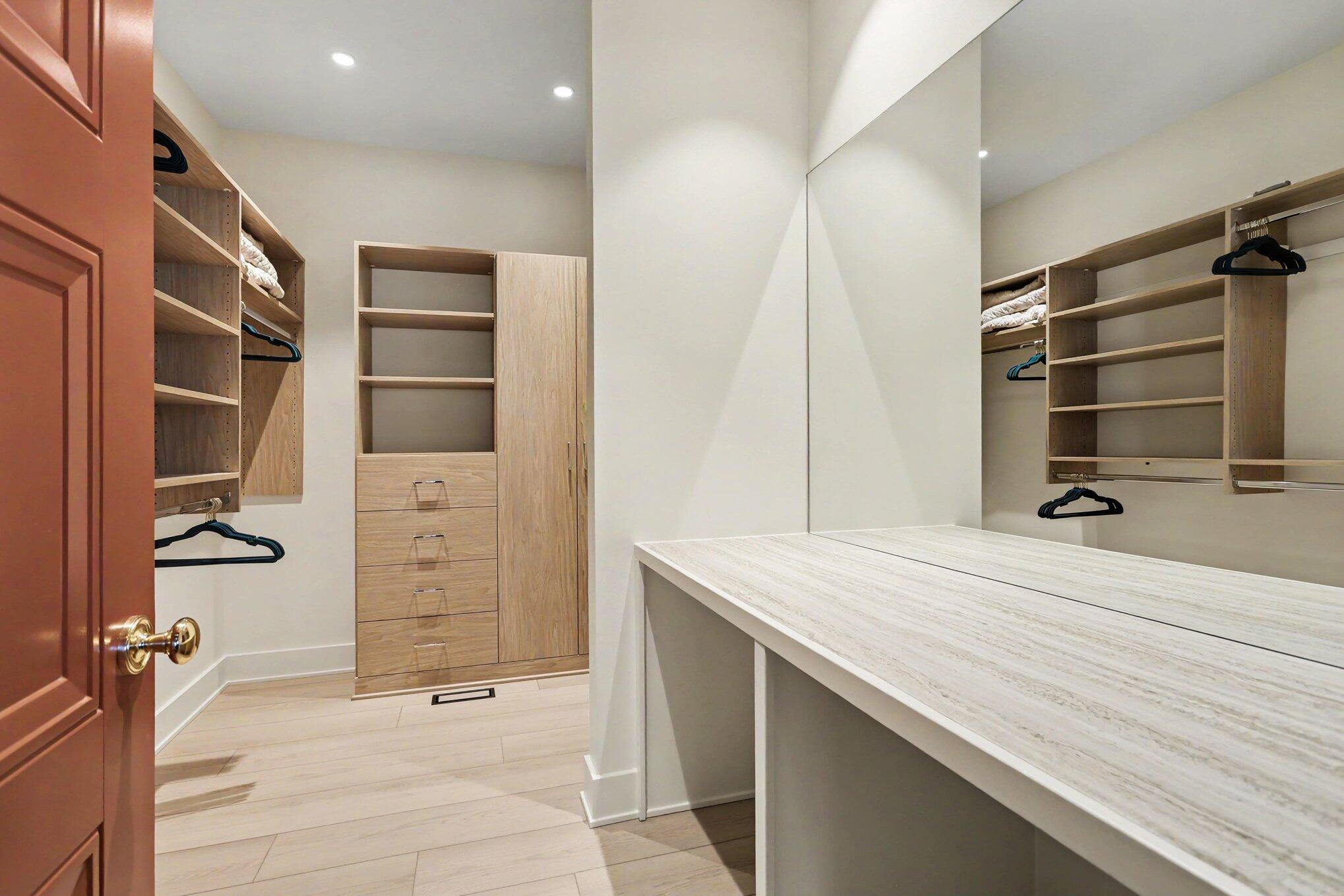 2578 Lakeshore Drive