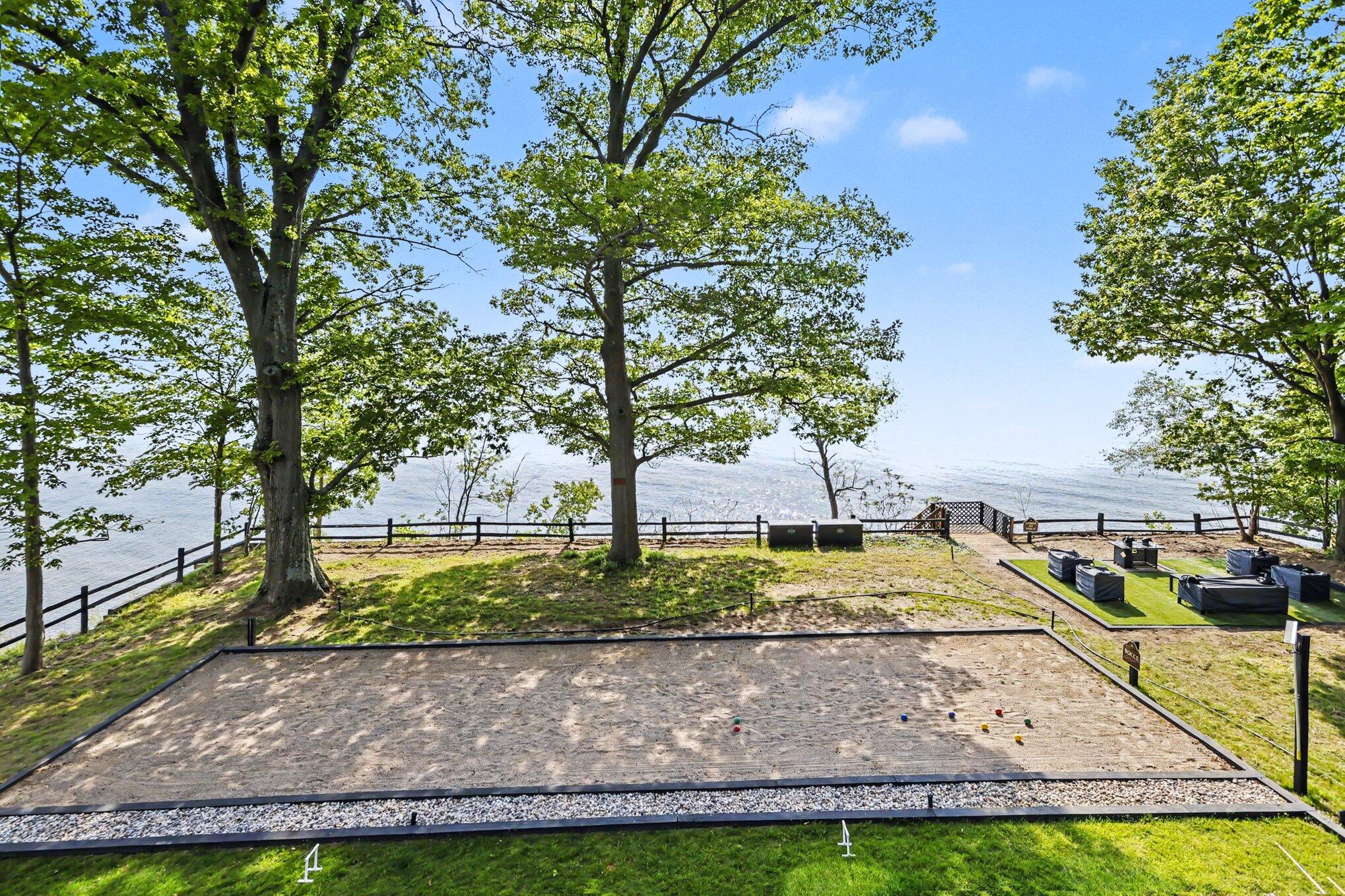 2578 Lakeshore Drive