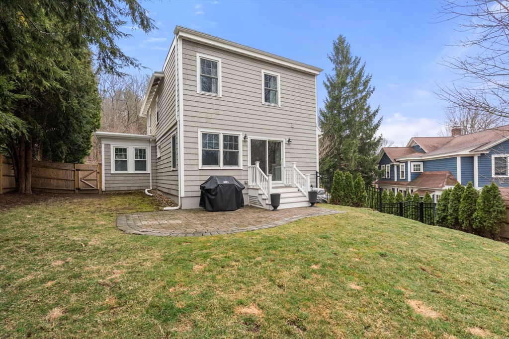 112 Wellesley Ave