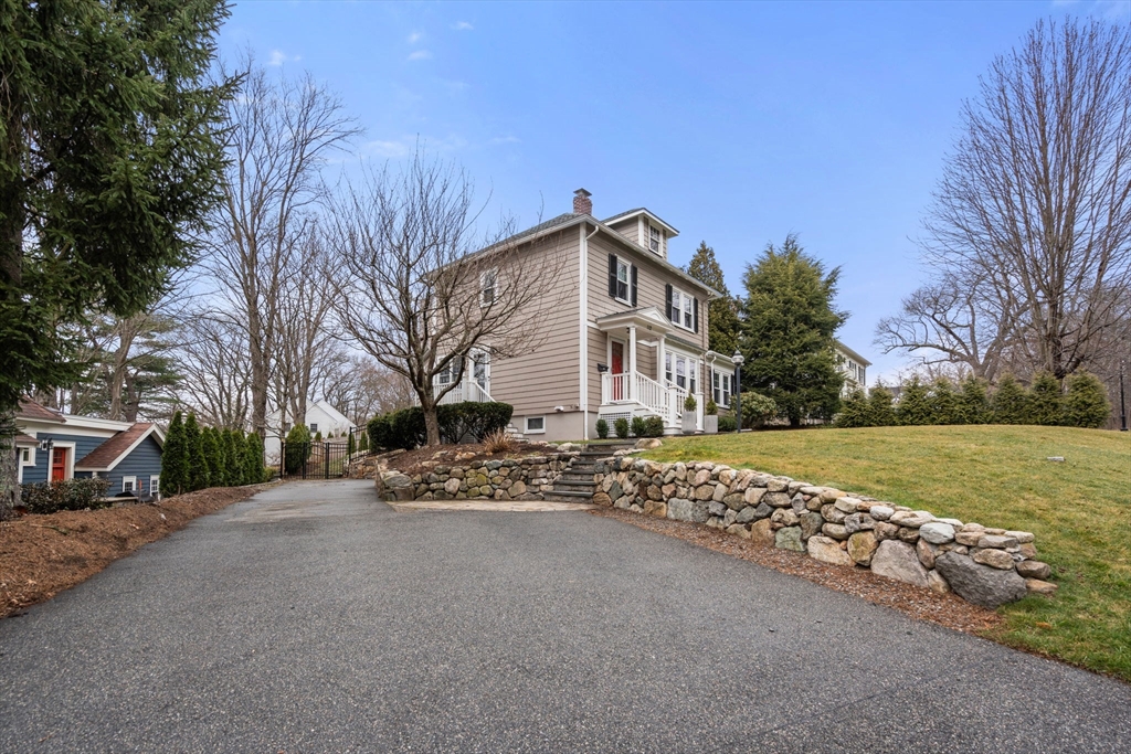 112 Wellesley Ave