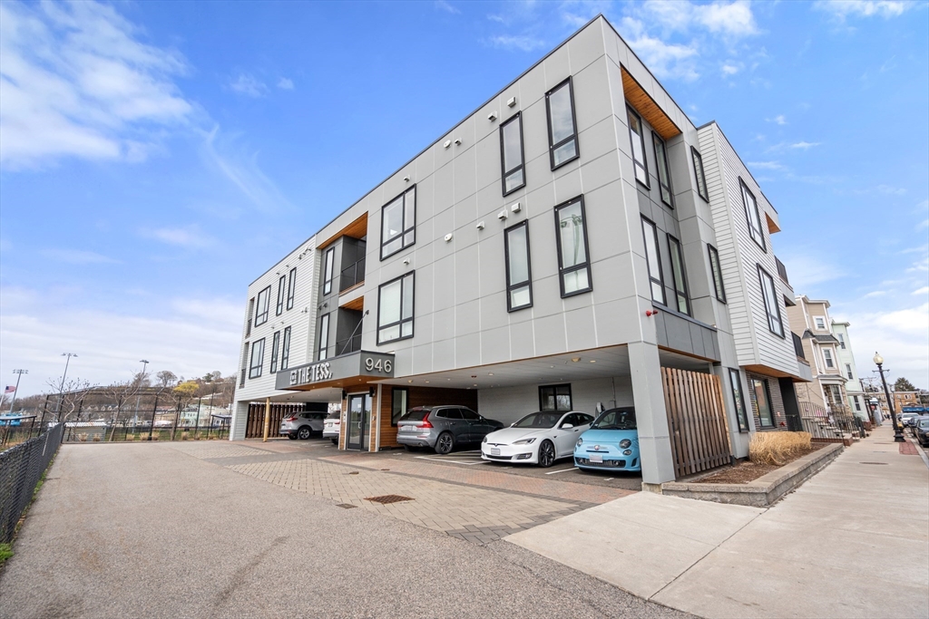 946 Saratoga St # 204