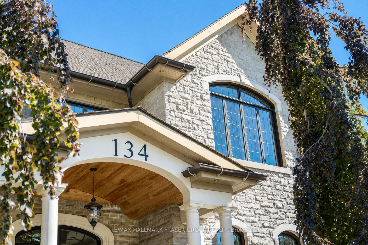 134 Front Street E