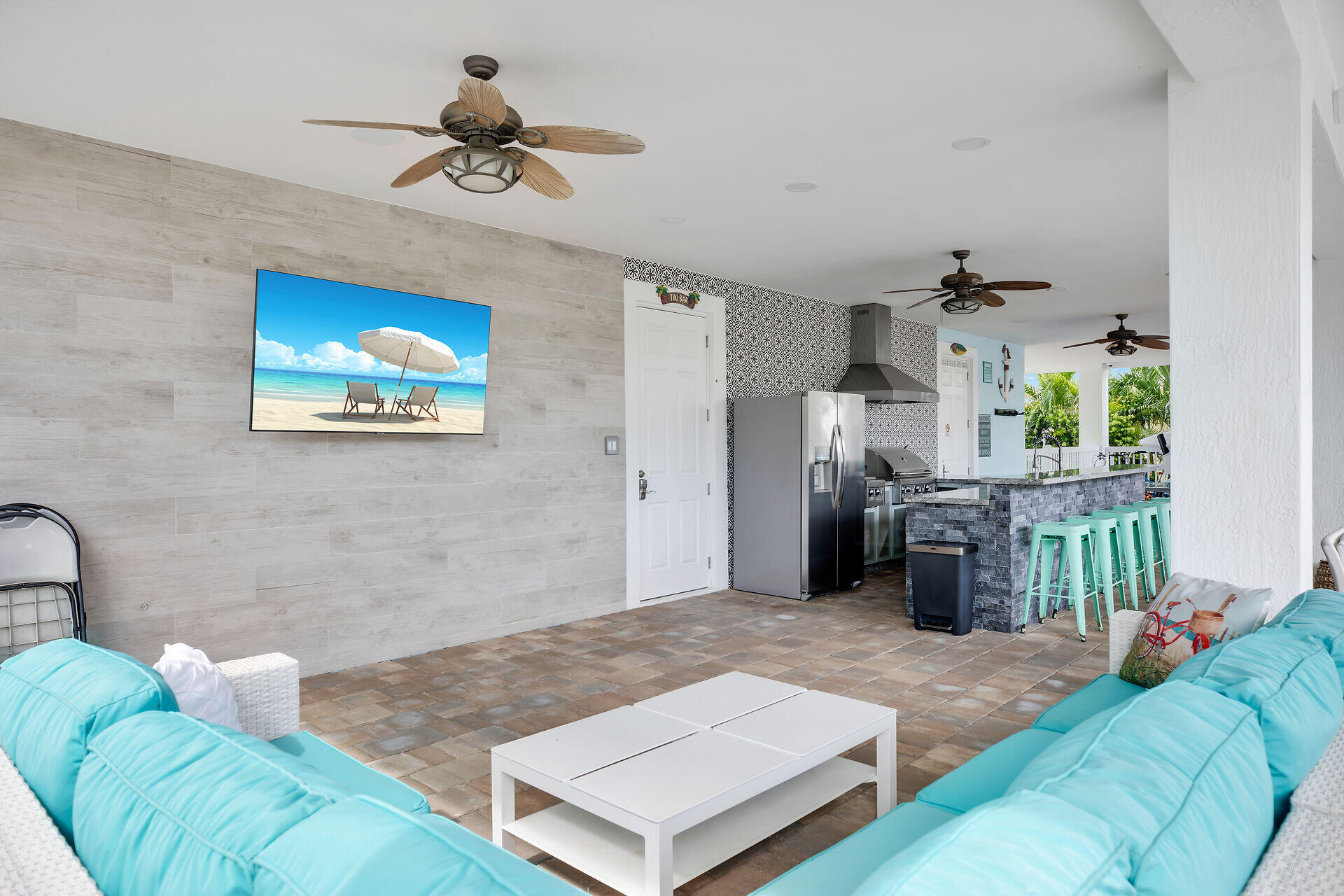 211 E Bruce Court