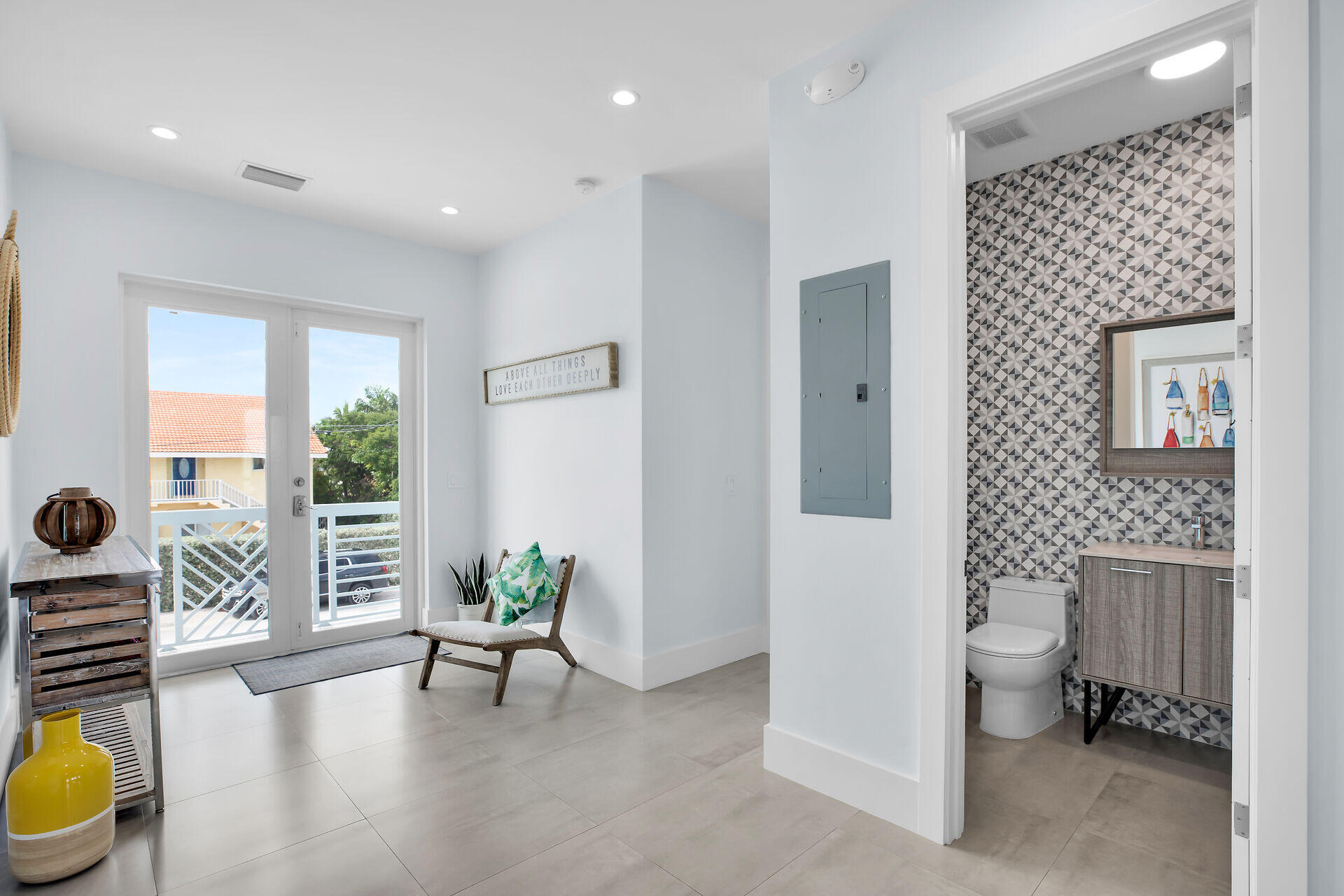 211 E Bruce Court