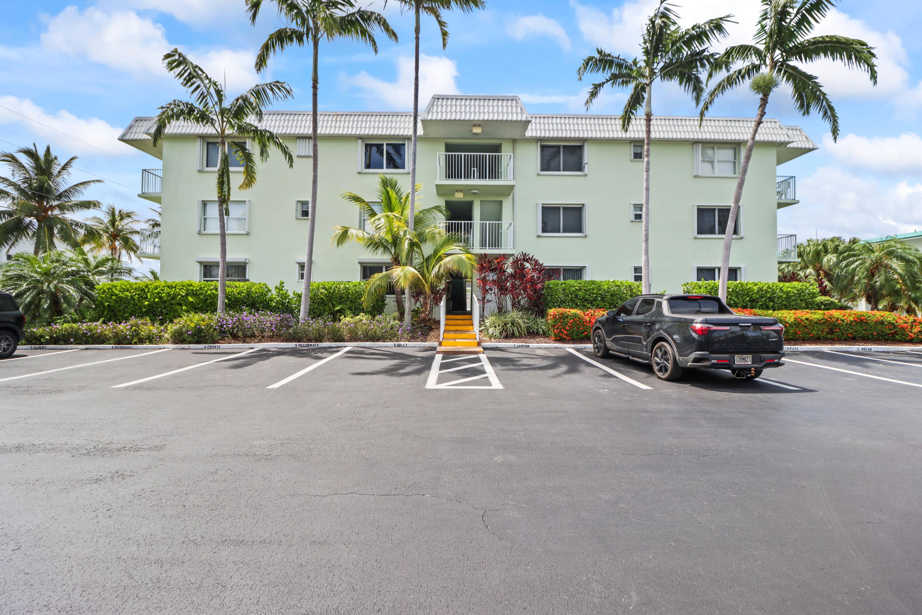 1101 W Ocean Drive Unit: 15