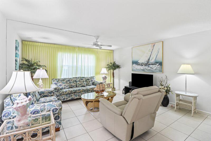 1101 W Ocean Drive Unit: 15