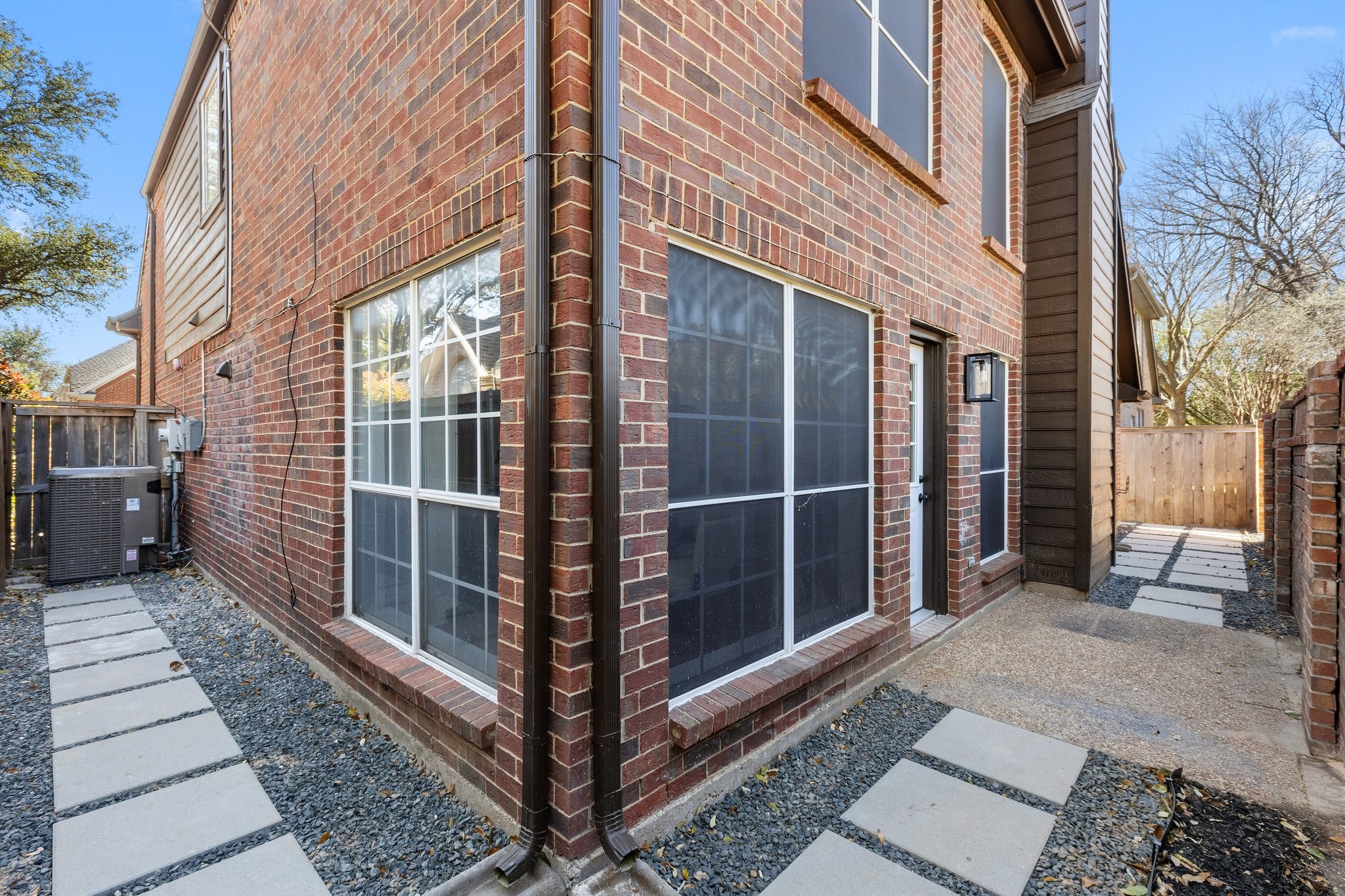 14593 Longfellow Court