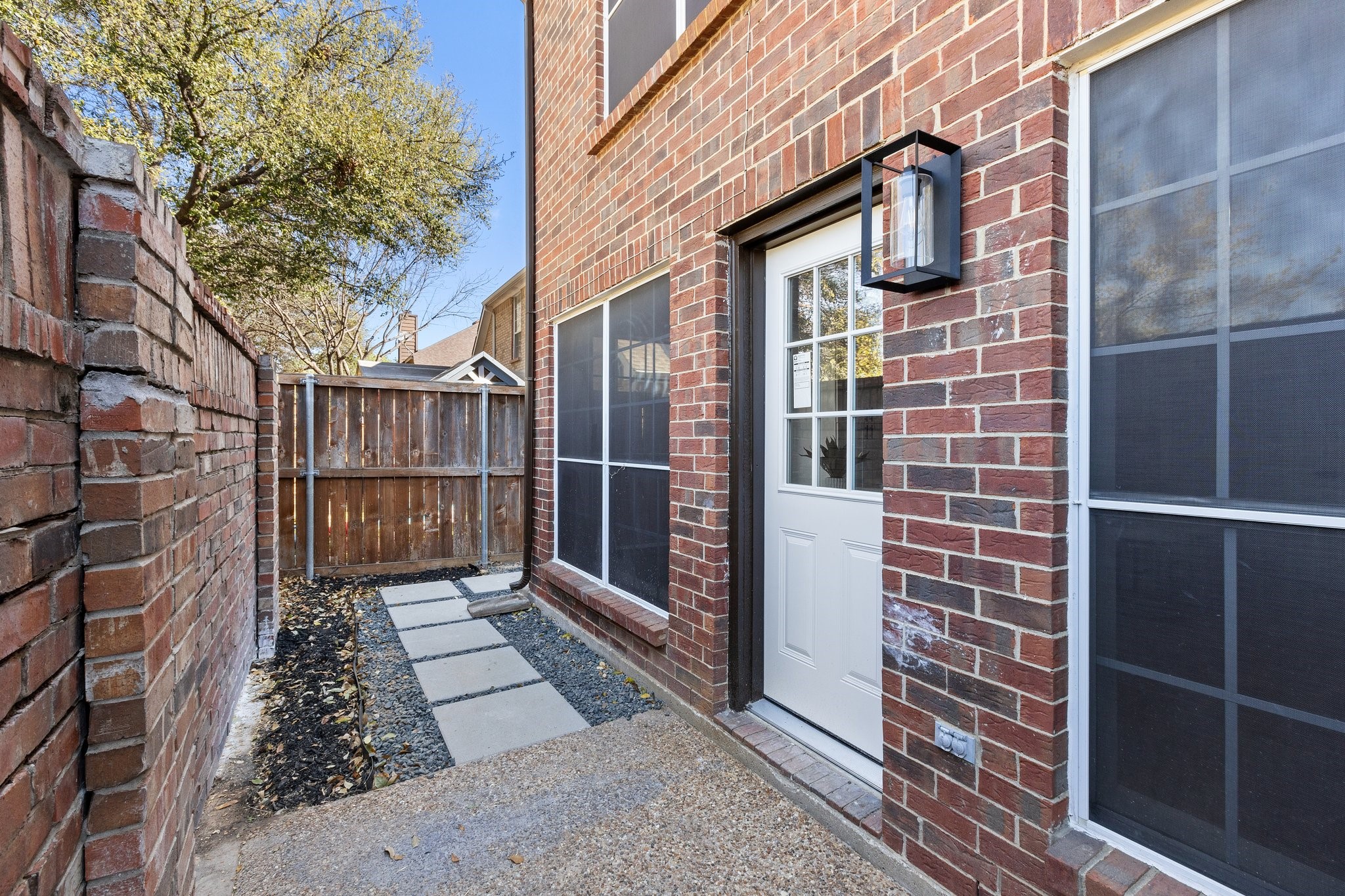 14593 Longfellow Court