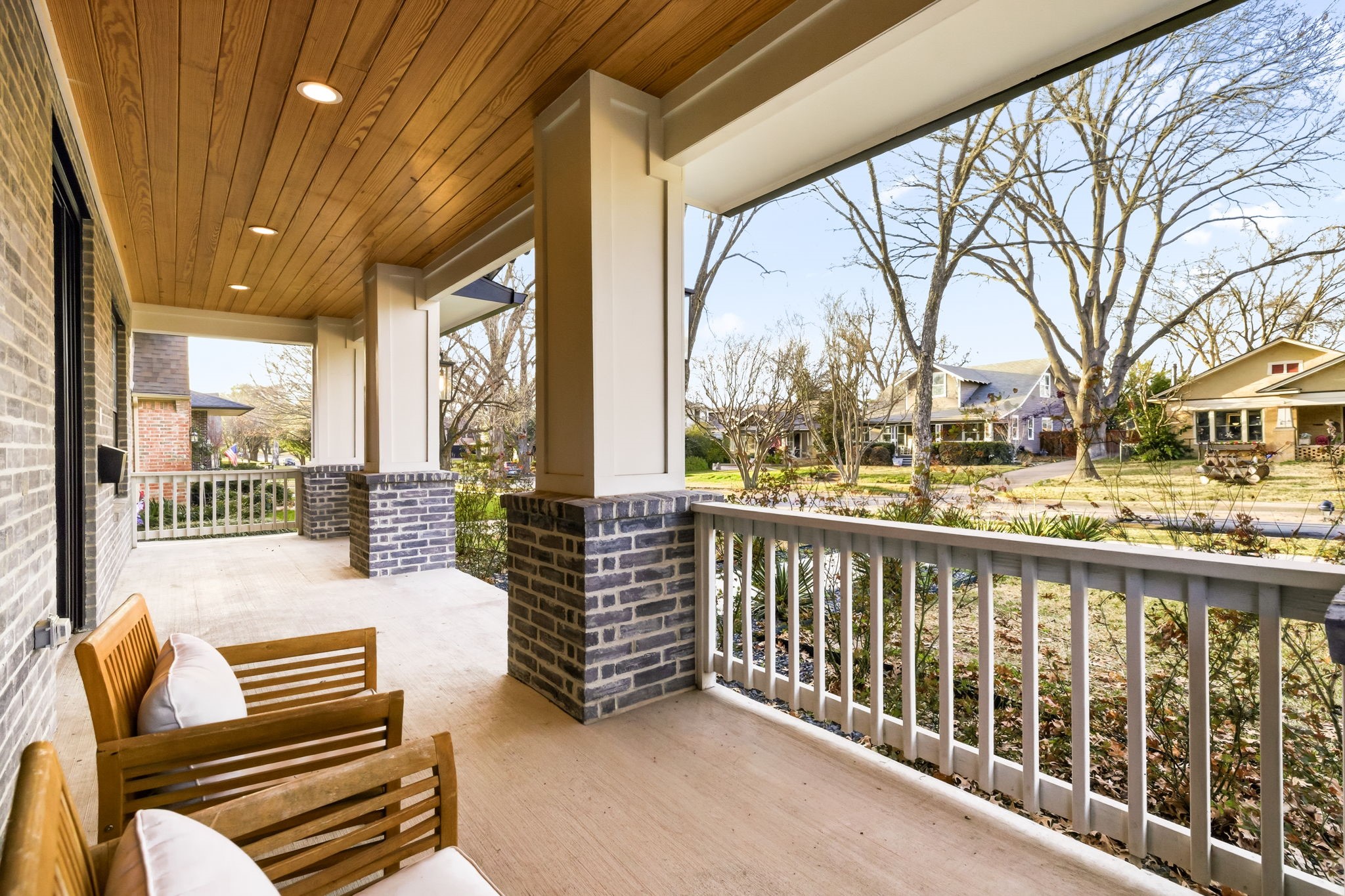 5550 Vickery Boulevard