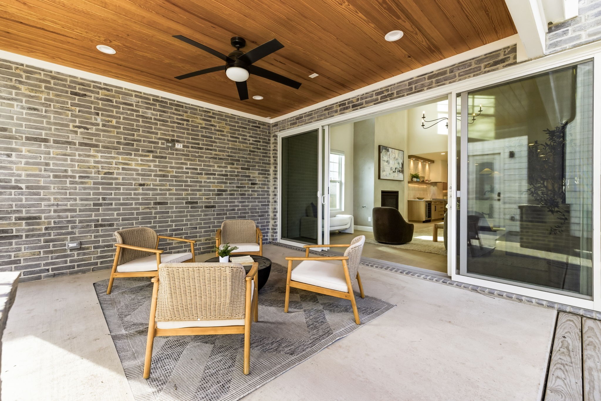 5550 Vickery Boulevard