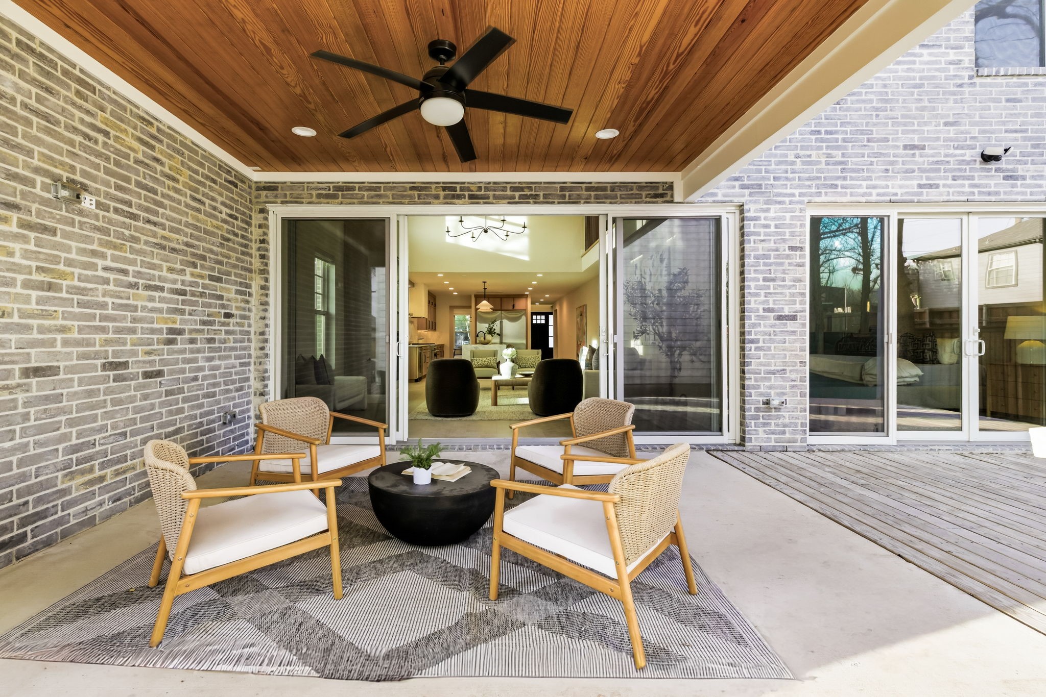 5550 Vickery Boulevard