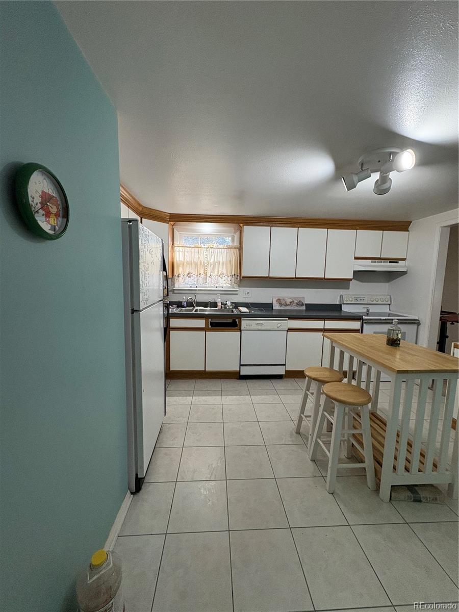 6829 S Elizabeth Circle