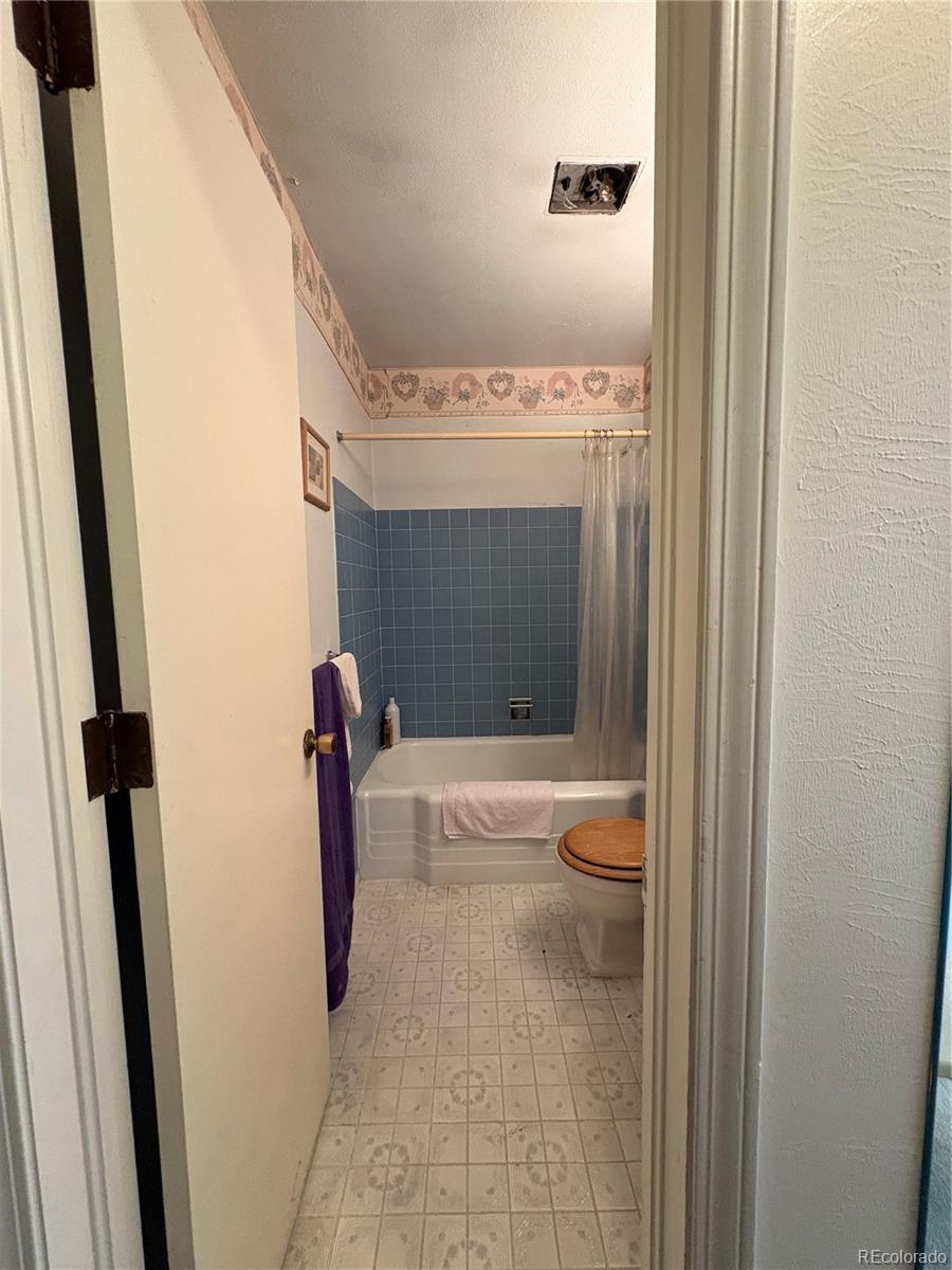 6829 S Elizabeth Circle