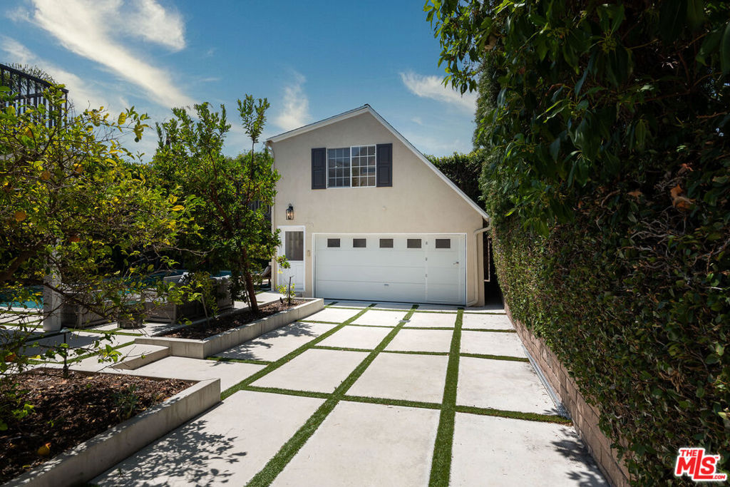 543 N June Street