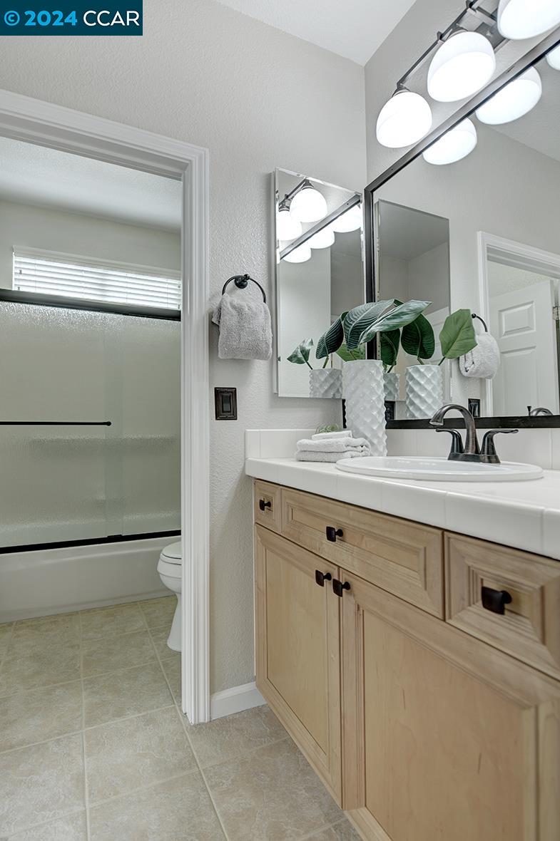 6409 Horsemans Canyon Dr