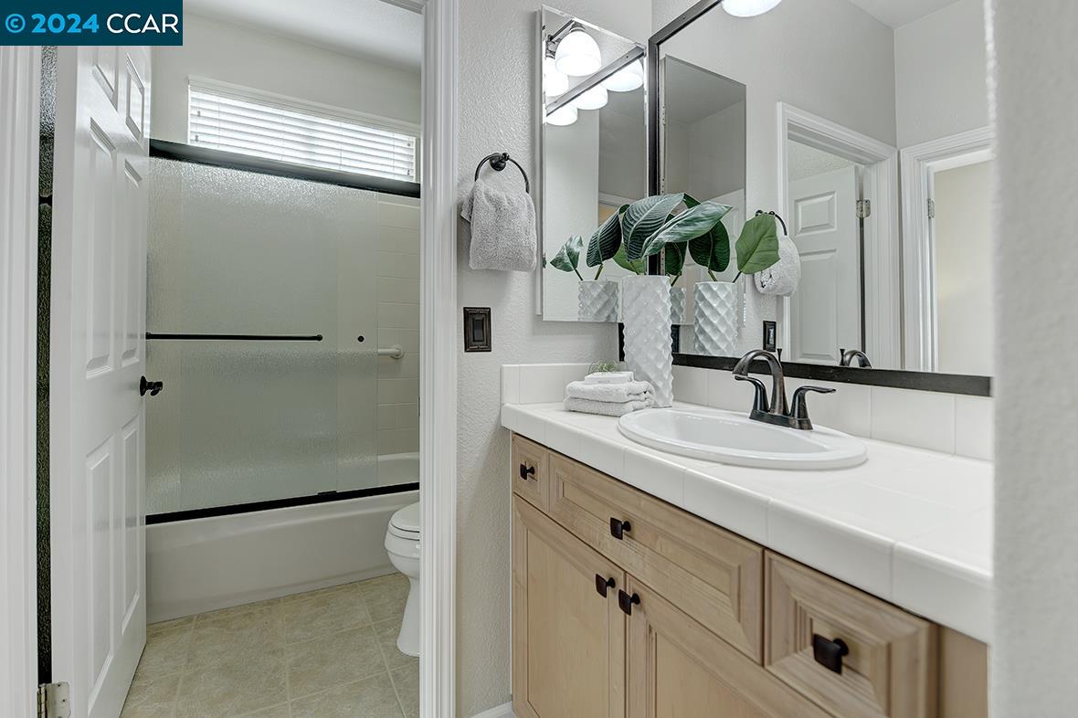 6409 Horsemans Canyon Dr