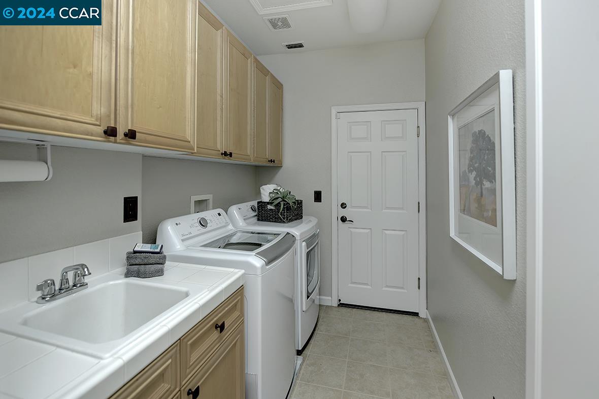 6409 Horsemans Canyon Dr