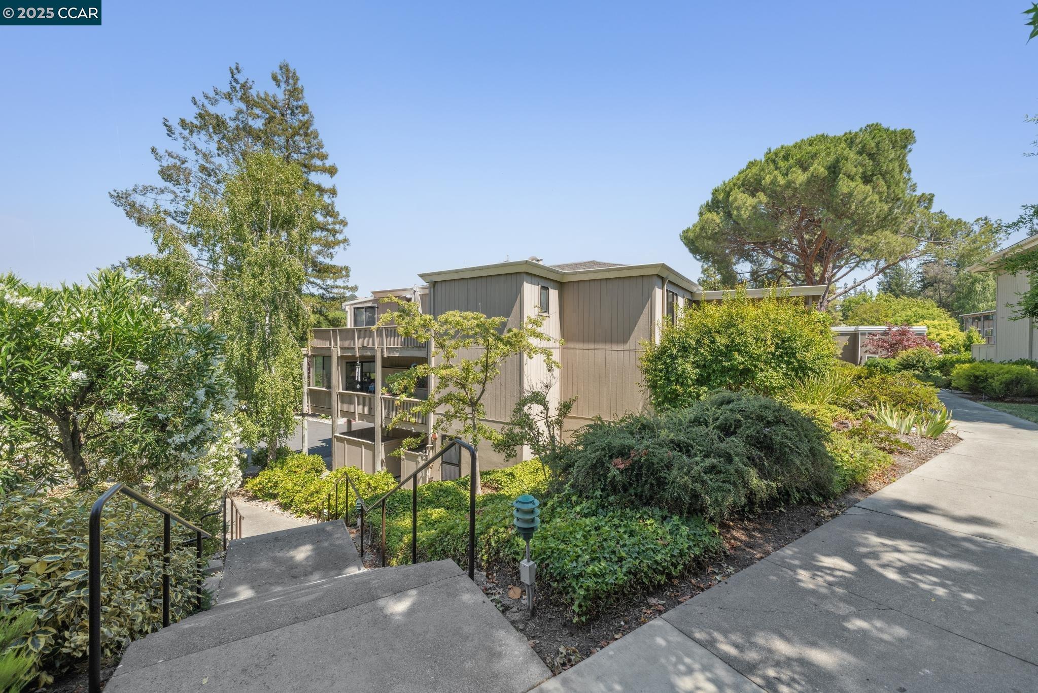 1150 Canyonwood Court # 4