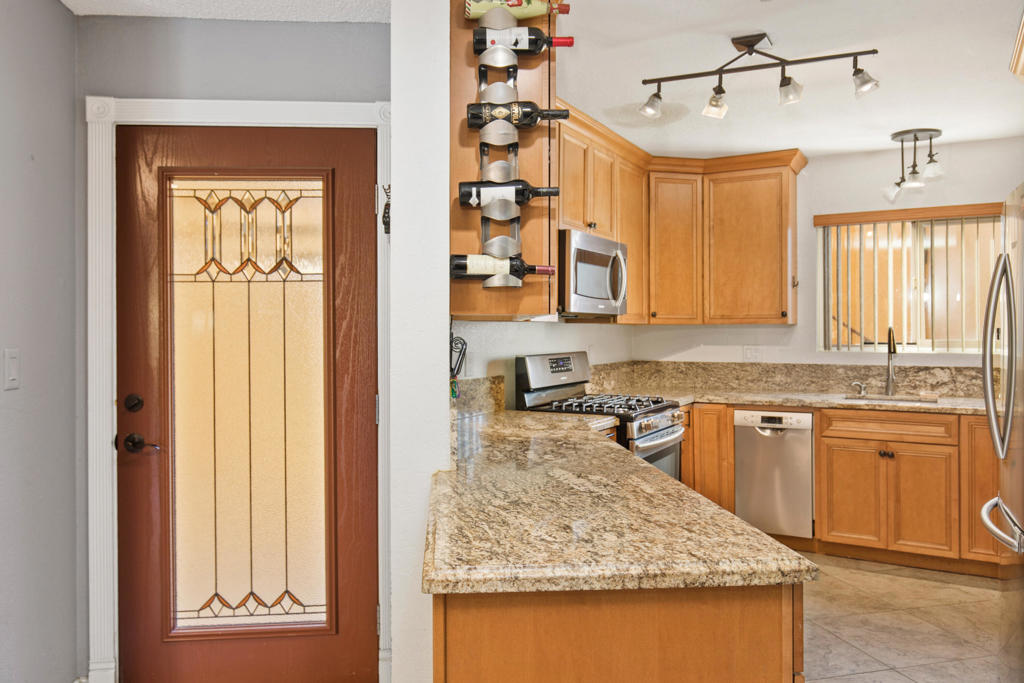 48255 Monroe Street 34