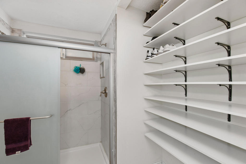 48255 Monroe Street 34