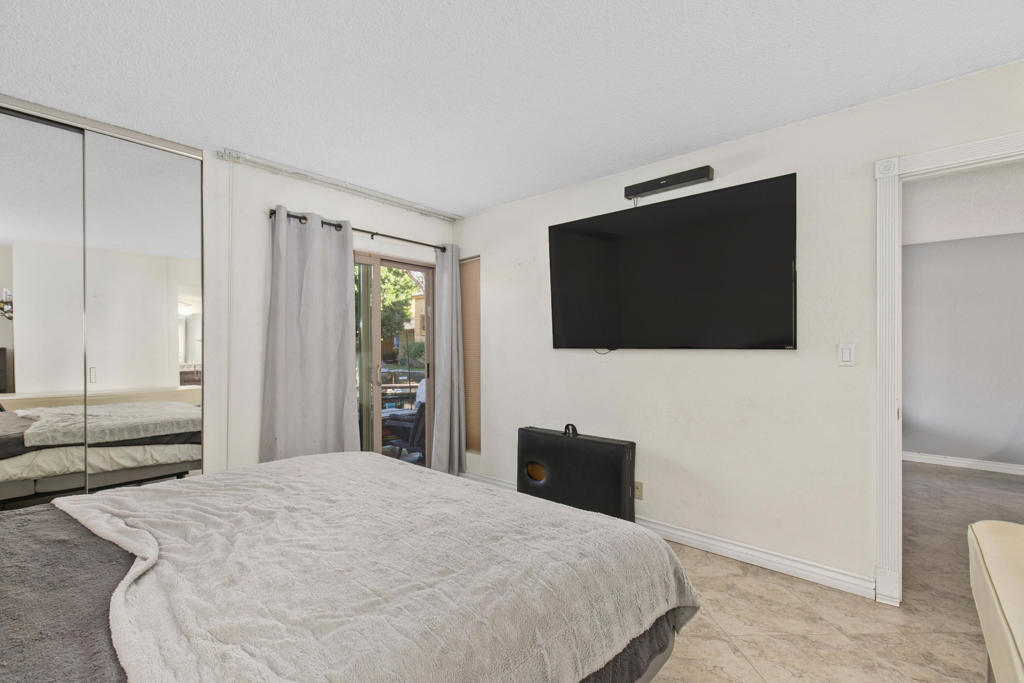 48255 Monroe Street 34