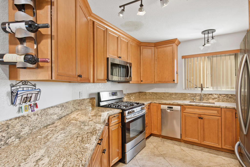 48255 Monroe Street 34