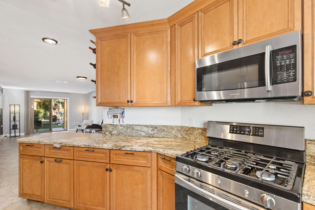 48255 Monroe Street 34