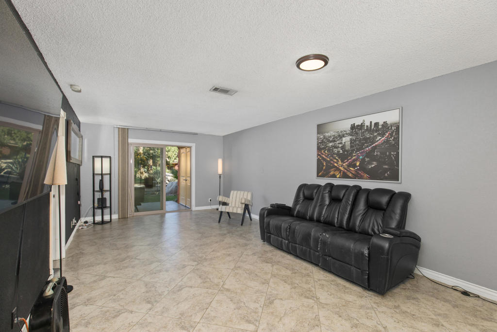 48255 Monroe Street 34