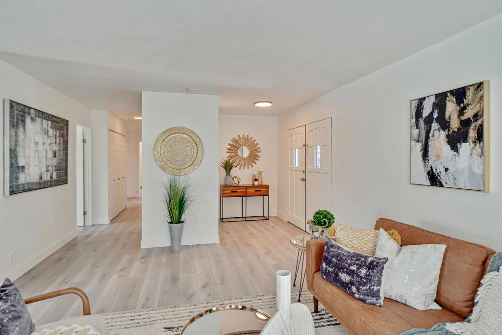 74398 Myrsine Avenue