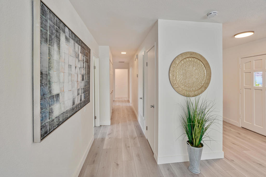 74398 Myrsine Avenue