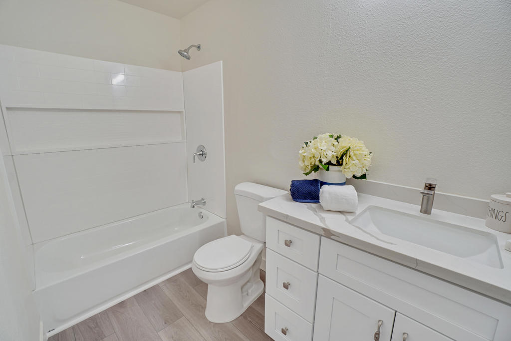 74398 Myrsine Avenue