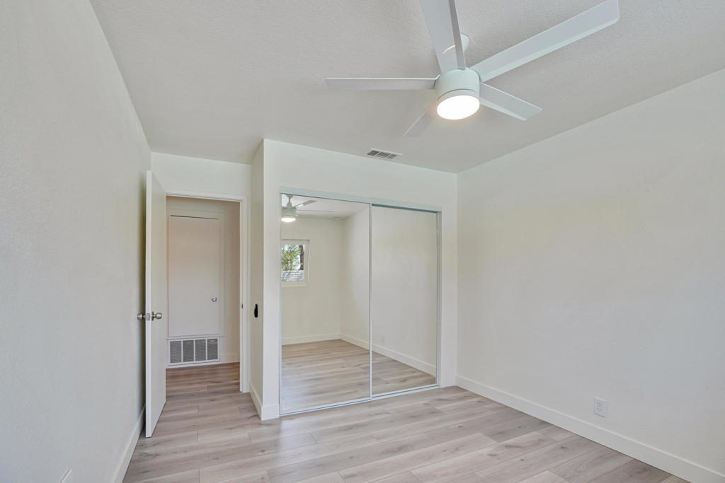 74398 Myrsine Avenue