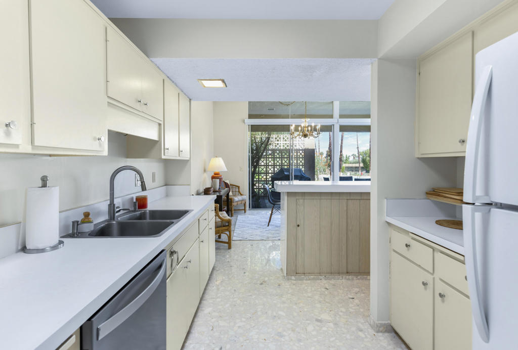 1211 Sandpiper Street