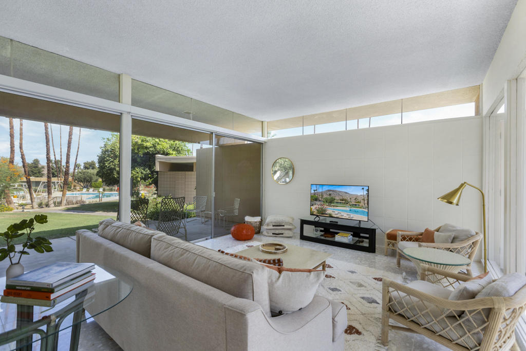 1211 Sandpiper Street