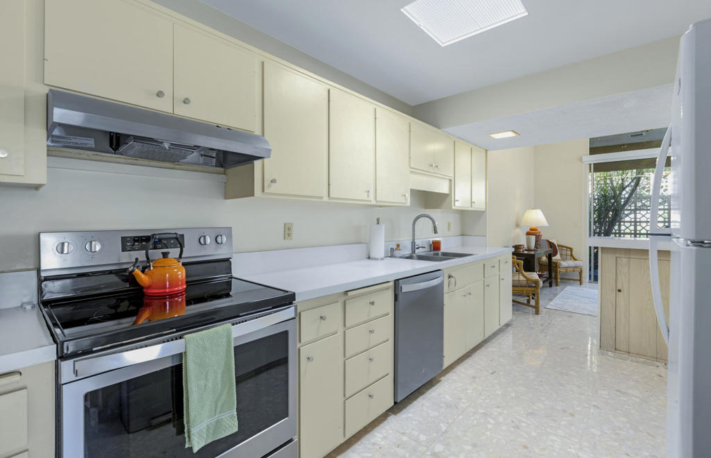 1211 Sandpiper Street