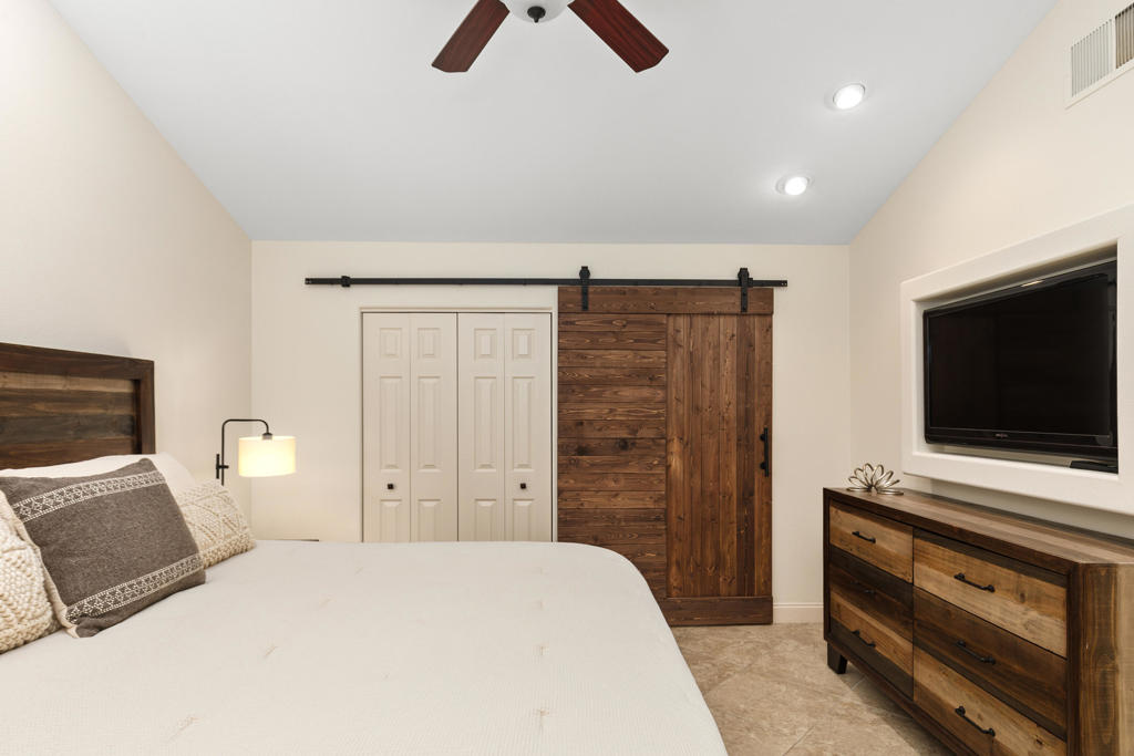 39242 Gladiolus Lane