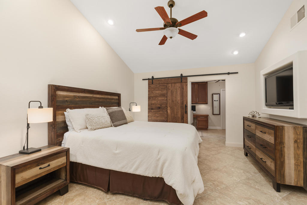 39242 Gladiolus Lane