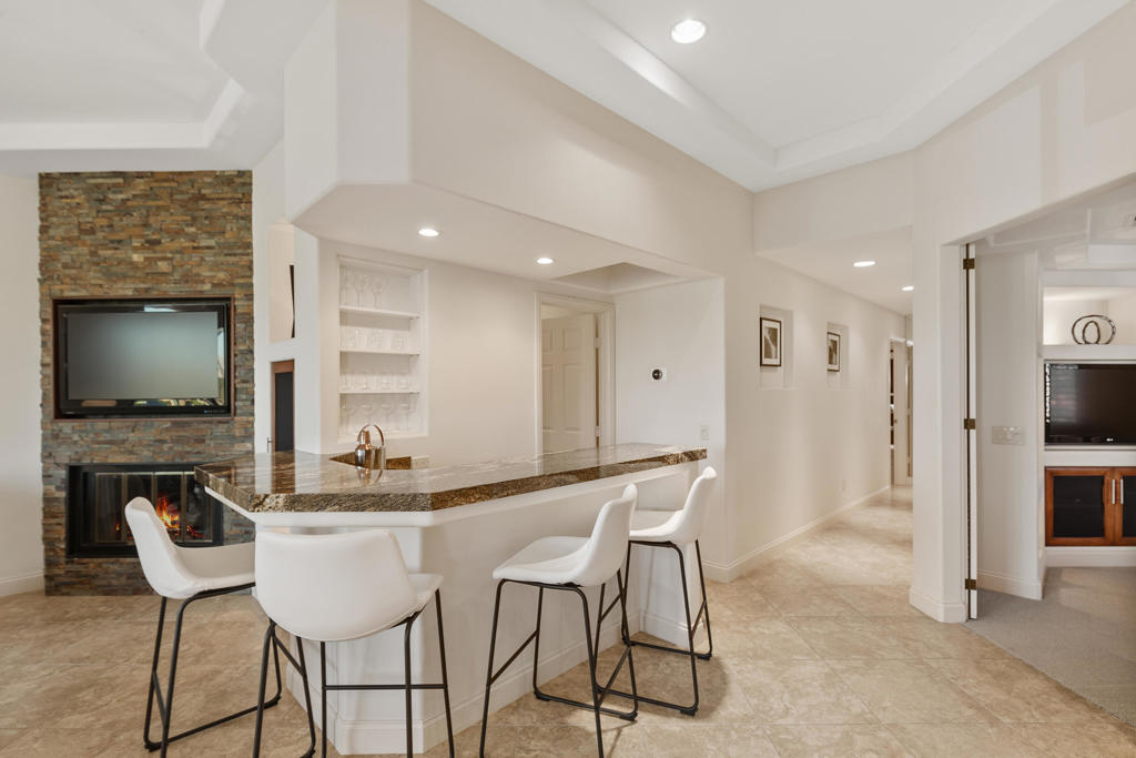 39242 Gladiolus Lane