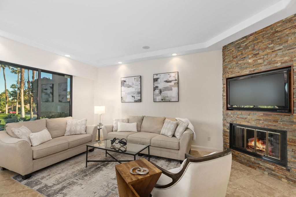 39242 Gladiolus Lane