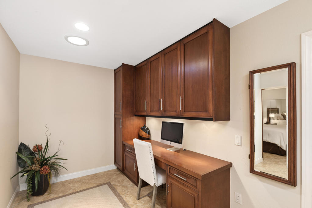 39242 Gladiolus Lane