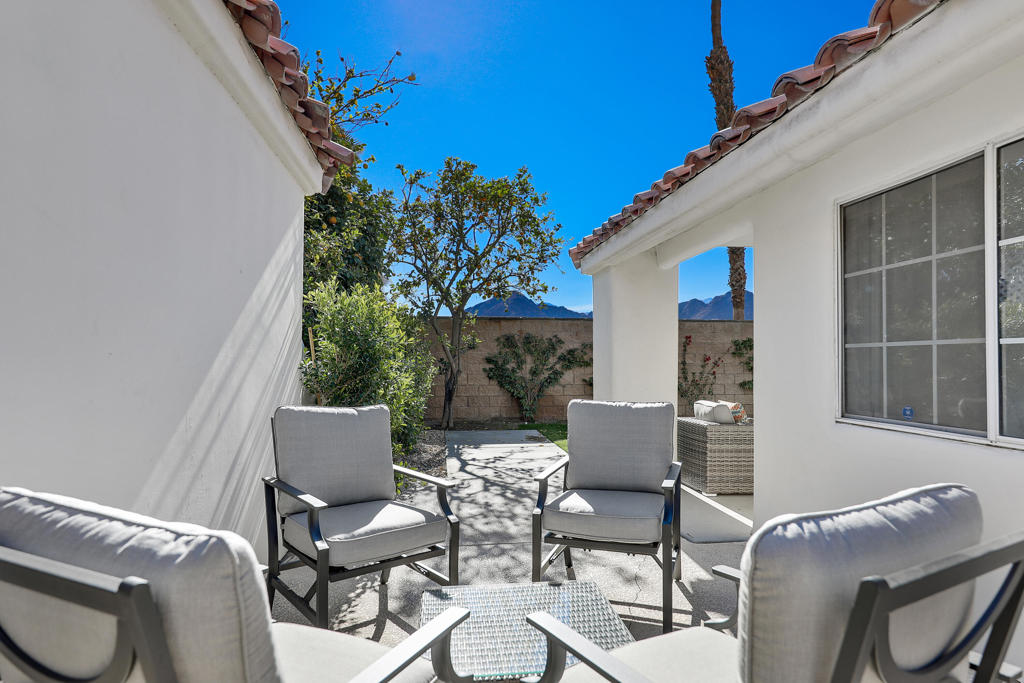 77707 Calle Las Brisas S