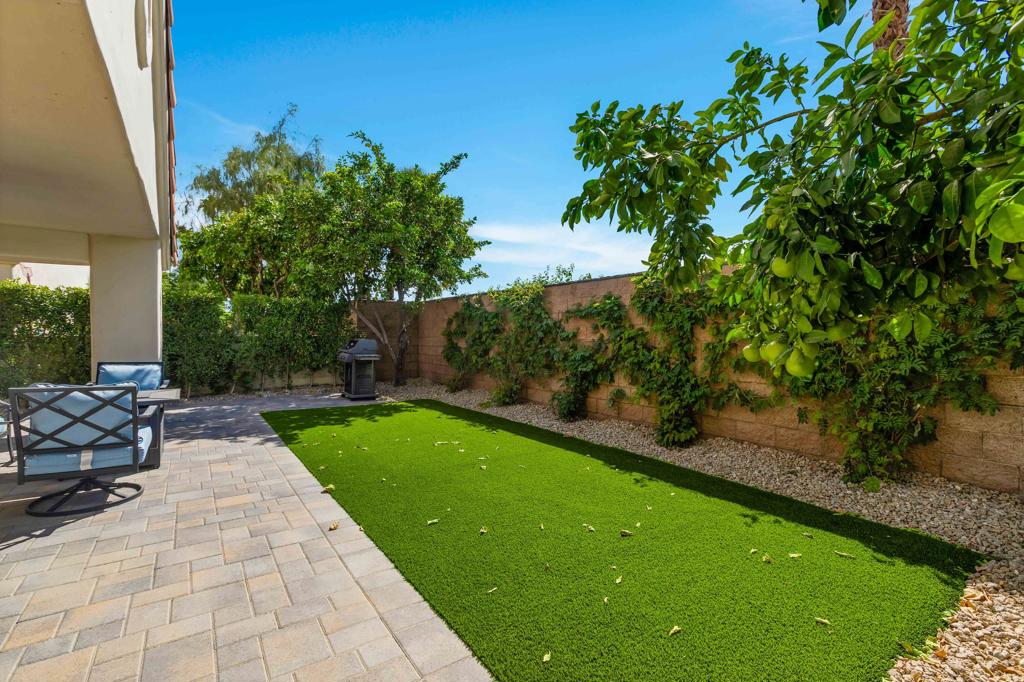 77707 Calle Las Brisas S