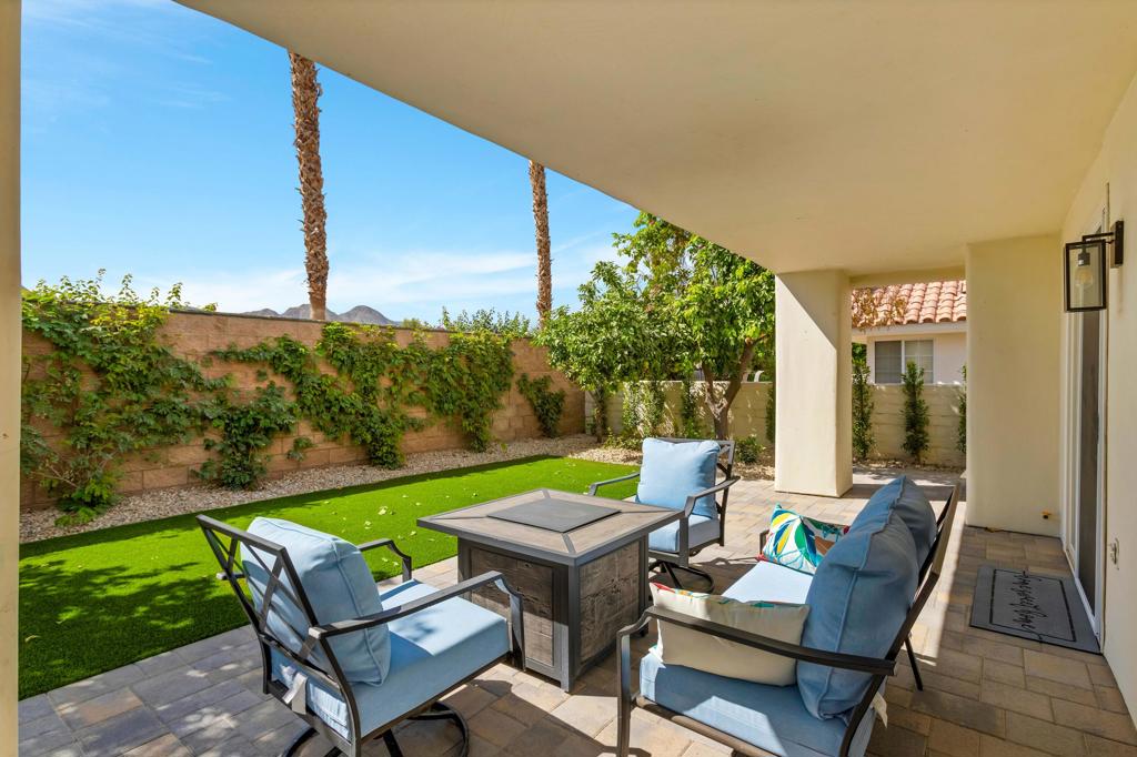 77707 Calle Las Brisas S